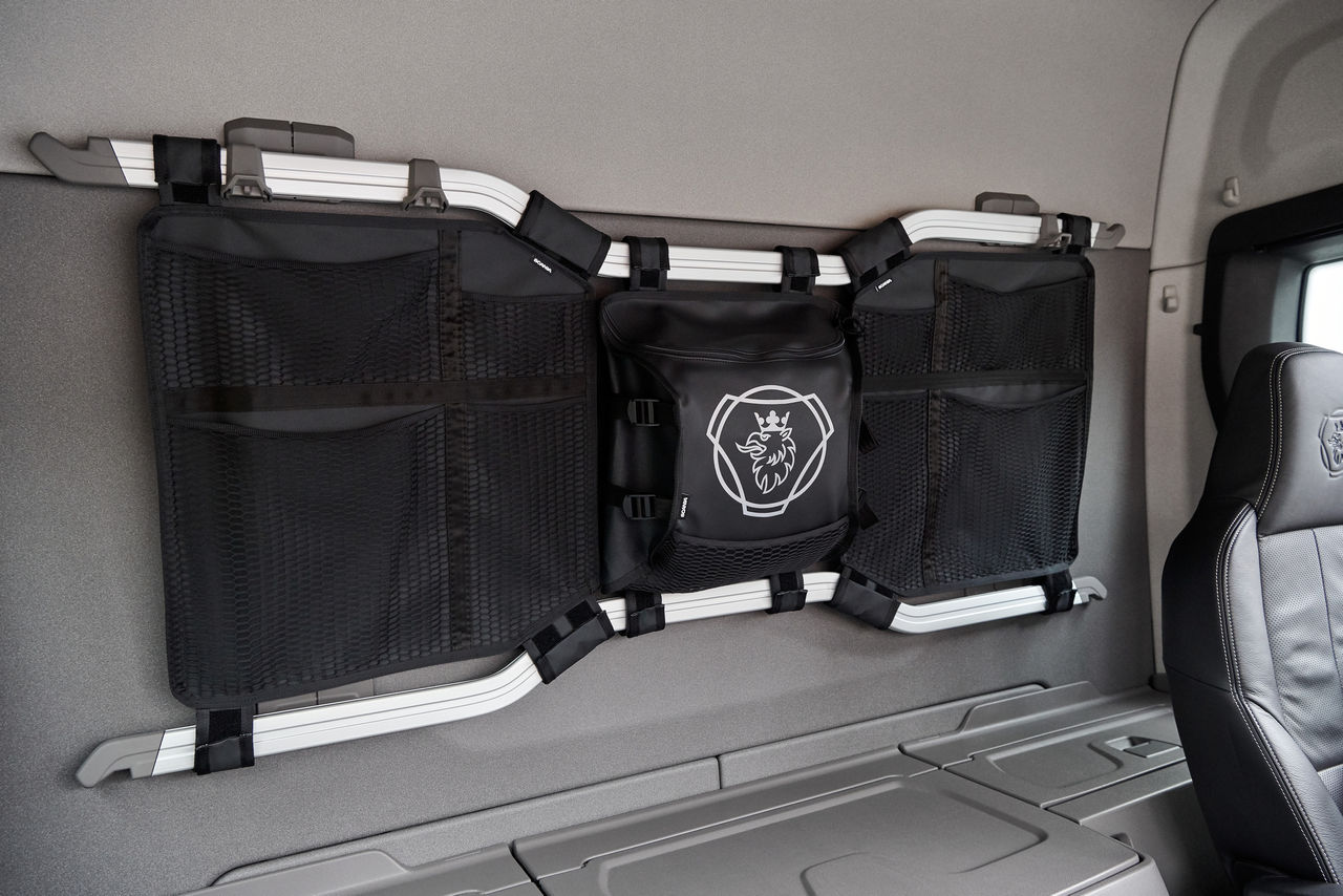 Our range of accessories derives from close cooperation with the best brands on the market and valuable input from the true experts – people like you. Find what you need to make the most of your vehicle. For enhanced fuel economy, improved vision, better comfort – or for the pure pleasure of having a truck that looks great.